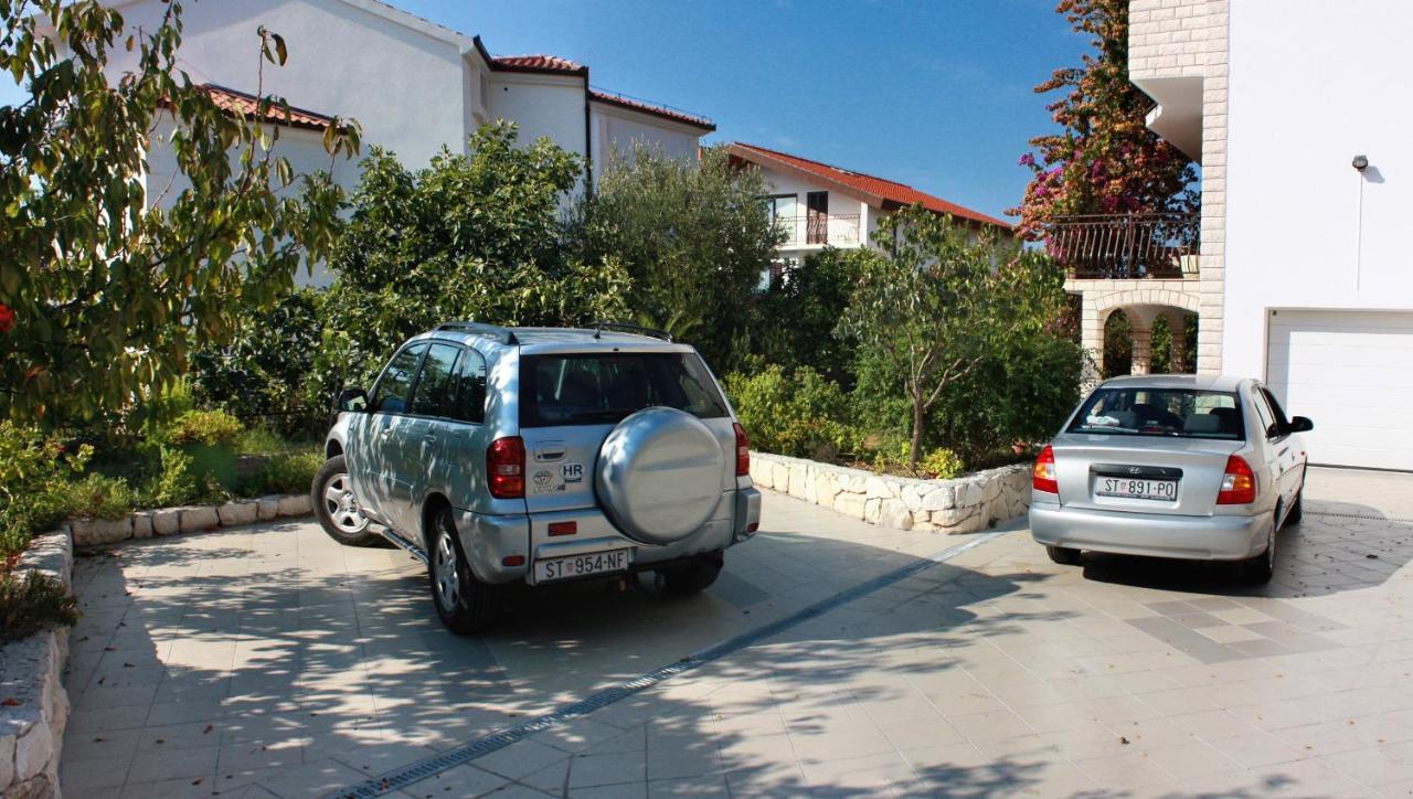 Apartments By The Sea Rastici, Ciovo - 2104 Trogir Extérieur photo