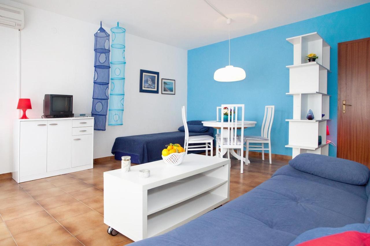 Apartments By The Sea Rastici, Ciovo - 2104 Trogir Extérieur photo