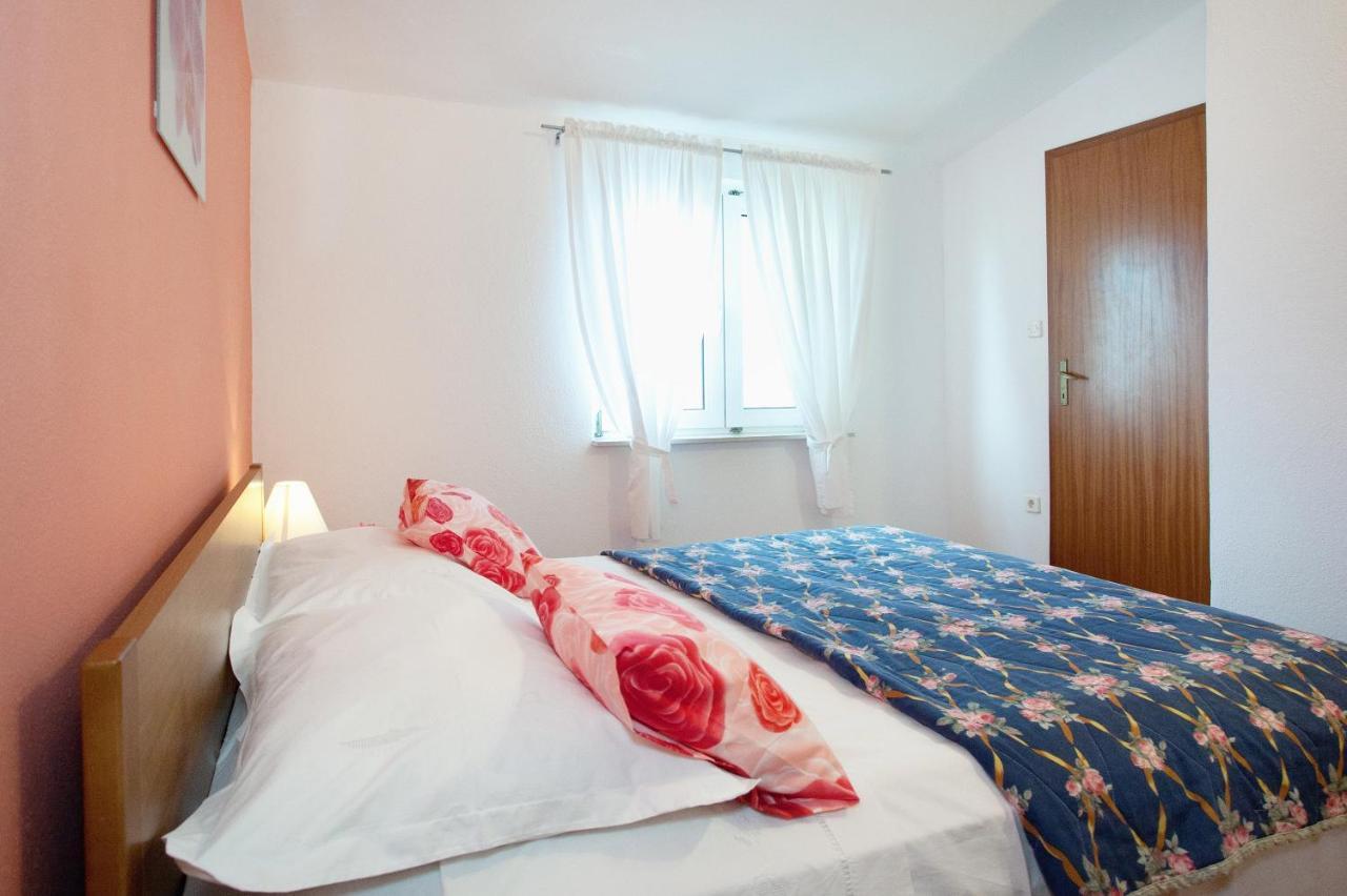 Apartments By The Sea Rastici, Ciovo - 2104 Trogir Extérieur photo