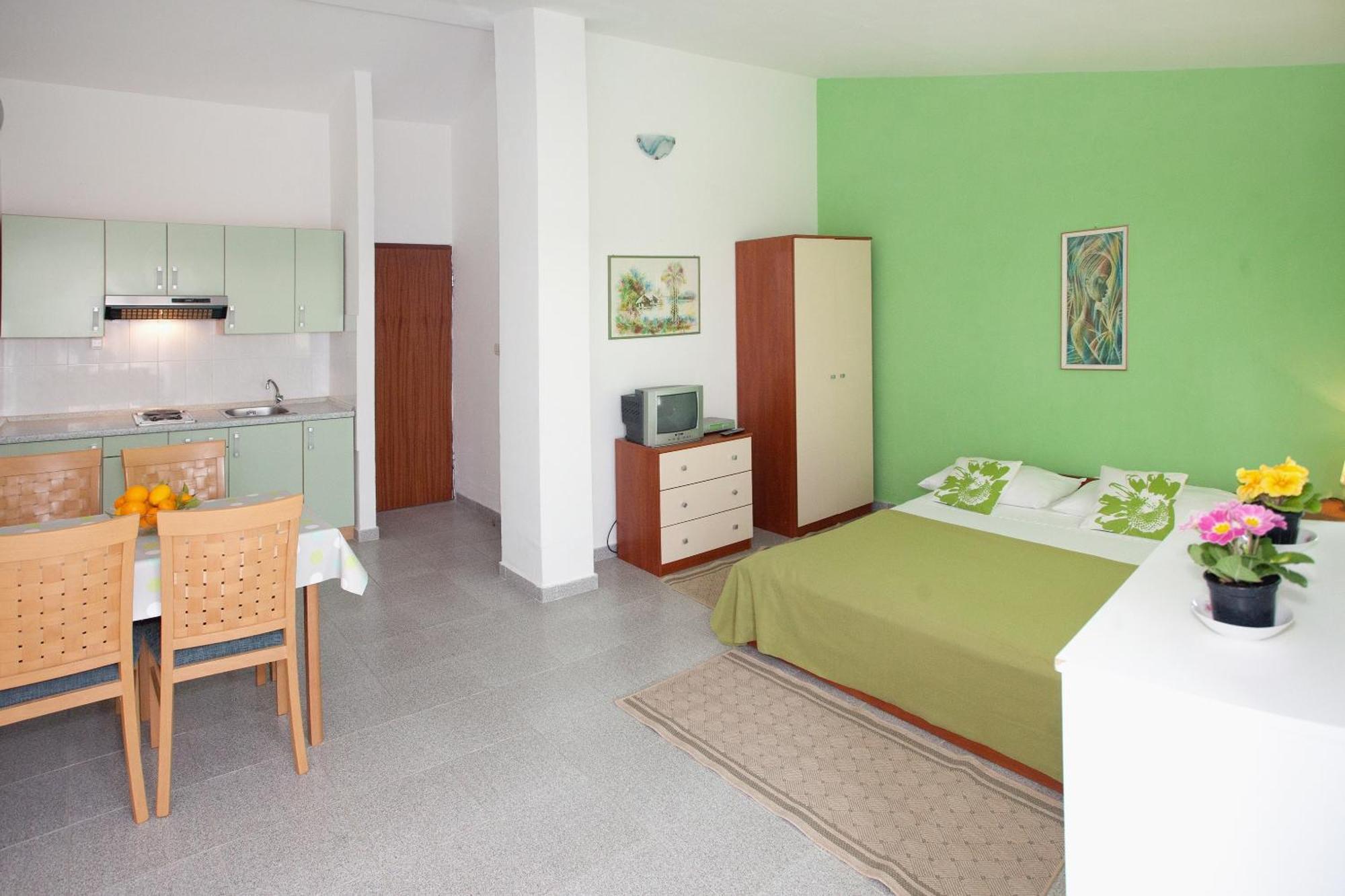 Apartments By The Sea Rastici, Ciovo - 2104 Trogir Chambre photo