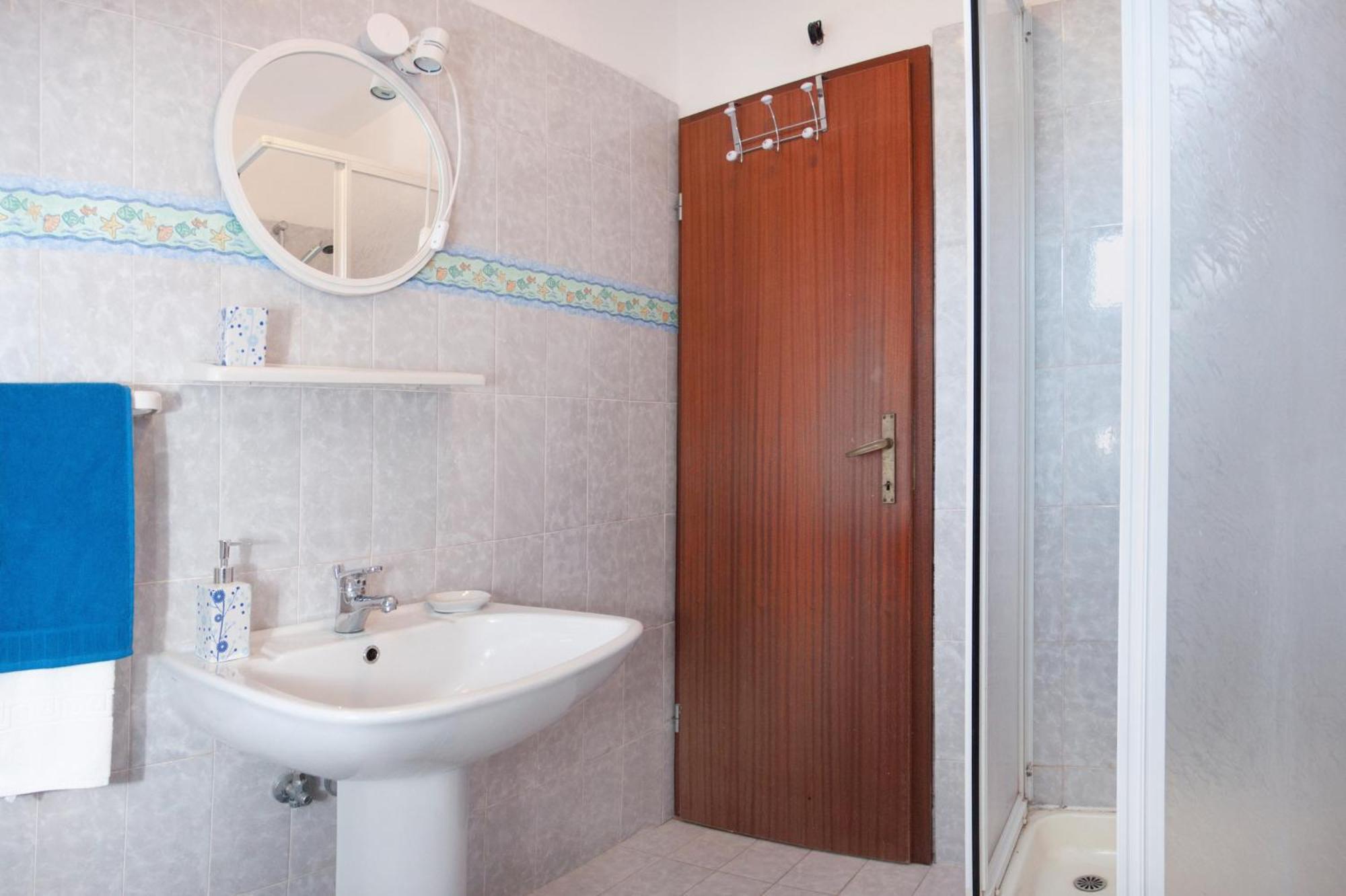Apartments By The Sea Rastici, Ciovo - 2104 Trogir Chambre photo